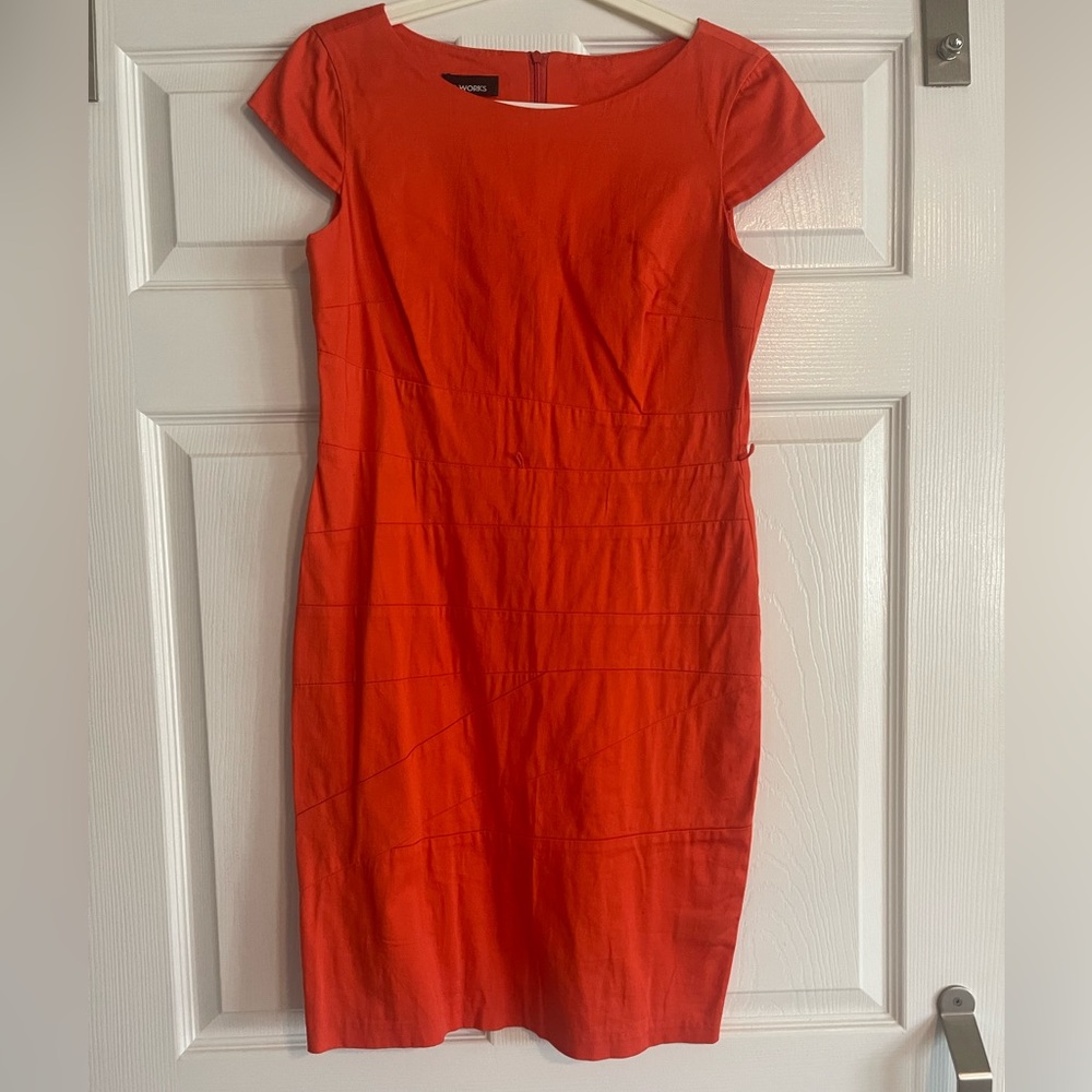 Sleeveless sheath dress